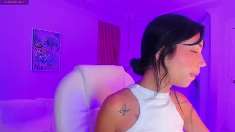 Snapshot of blue_skyx chatting on February 17, 1:29 pm Blue Sky online show from February 17, 1:29 pm