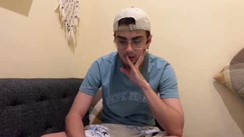 Snapshot of bluedaan chatting on February 11, 2:46 am Daan online show from February 11, 2:46 am