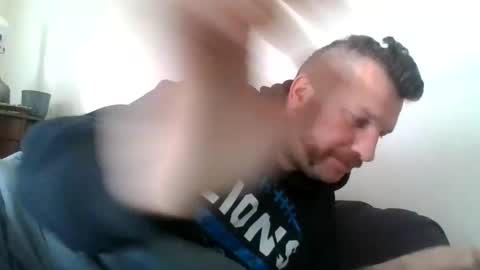 Snapshot of bluedemoneyes1986 chatting on February 18, 6:37 pm bluedemoneyes1986 online show from February 18, 6:37 pm