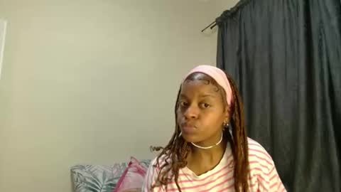 Snapshot of bluedi622952 chatting on April 18, 9:02 am Tee online show from April 18, 9:02 am
