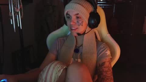 Snapshot of bluedweeb chatting on February 14, 9:45 am Blue online show from February 14, 9:45 am