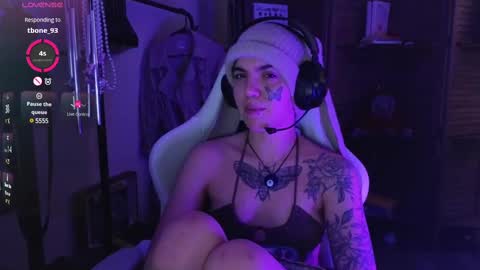 Snapshot of bluedweeb chatting on February 28, 11:36 am Blue online show from February 28, 11:36 am