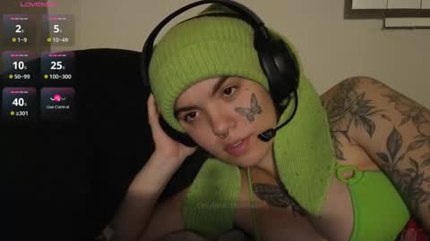 Snapshot of bluedweeb chatting on November 17, 4:51 am Blue online show from November 17, 4:51 am