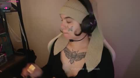 Snapshot of bluedweeb chatting on February 8, 5:00 am Blue online show from February 8, 5:00 am