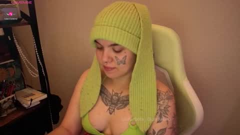 Snapshot of bluedweeb chatting on February 20, 4:31 am Blue online show from February 20, 4:31 am