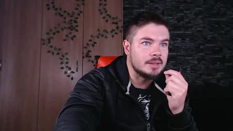 blueeyeboy0 online show from April 22, 7:33 am