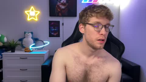 Snapshot of blueeyedtallguy chatting on December 4, 4:54 am blueeyedtallguy online show from December 4, 4:54 am