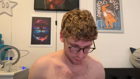 Snapshot of blueeyedtallguy chatting on December 8, 7:15 am blueeyedtallguy online show from December 8, 7:15 am