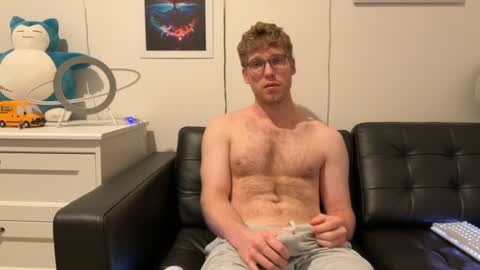 Snapshot of blueeyedtallguy chatting on December 11, 7:20 am blueeyedtallguy online show from December 11, 7:20 am