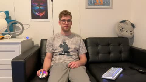 Snapshot of blueeyedtallguy chatting on December 30, 7:04 am blueeyedtallguy online show from December 30, 7:04 am