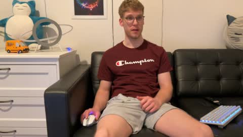 Snapshot of blueeyedtallguy chatting on January 8, 1:42 am blueeyedtallguy online show from January 8, 1:42 am