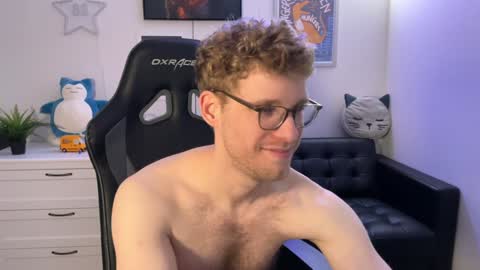 Snapshot of blueeyedtallguy chatting on January 14, 1:58 am blueeyedtallguy online show from January 14, 1:58 am