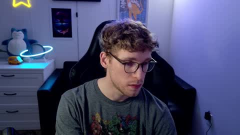 Snapshot of blueeyedtallguy chatting on February 15, 7:06 am blueeyedtallguy online show from February 15, 7:06 am