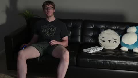 Snapshot of blueeyedtallguy chatting on September 10, 2:11 am blueeyedtallguy online show from September 10, 2:11 am