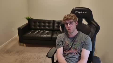 Snapshot of blueeyedtallguy chatting on September 12, 1:17 am blueeyedtallguy online show from September 12, 1:17 am