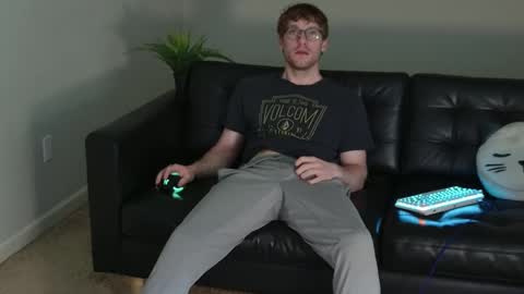 Snapshot of blueeyedtallguy chatting on September 13, 4:40 pm blueeyedtallguy online show from September 13, 4:40 pm