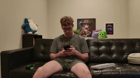 Snapshot of blueeyedtallguy chatting on September 18, 1:40 am blueeyedtallguy online show from September 18, 1:40 am