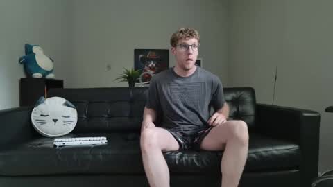 Snapshot of blueeyedtallguy chatting on September 21, 7:04 pm blueeyedtallguy online show from September 21, 7:04 pm