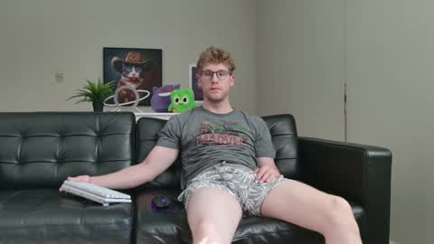 Snapshot of blueeyedtallguy chatting on September 28, 8:25 pm blueeyedtallguy online show from September 28, 8:25 pm