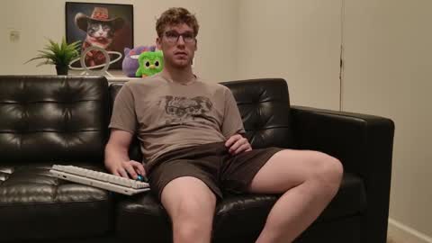 Snapshot of blueeyedtallguy chatting on October 4, 11:03 pm blueeyedtallguy online show from October 4, 11:03 pm