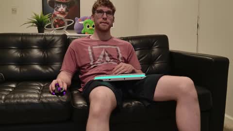 Snapshot of blueeyedtallguy chatting on October 8, 1:58 am blueeyedtallguy online show from October 8, 1:58 am