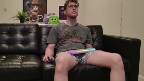 Snapshot of blueeyedtallguy chatting on October 9, 1:03 am blueeyedtallguy online show from October 9, 1:03 am