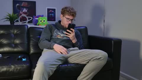 Snapshot of blueeyedtallguy chatting on October 11, 8:40 pm blueeyedtallguy online show from October 11, 8:40 pm