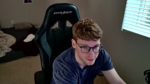 Snapshot of blueeyedtallguy chatting on June 10, 3:07 am blueeyedtallguy online show from June 10, 3:07 am