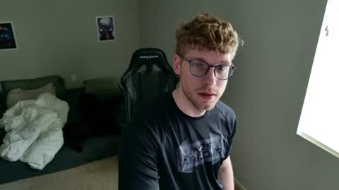 Snapshot of blueeyedtallguy chatting on July 7, 11:09 pm blueeyedtallguy online show from July 7, 11:09 pm