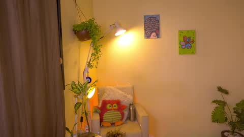 Snapshot of blueflora chatting on April 18, 7:58 pm FLORAA online show from April 18, 7:58 pm