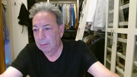 Snapshot of blueisles chatting on January 4, 10:16 am blueisles online show from January 4, 10:16 am