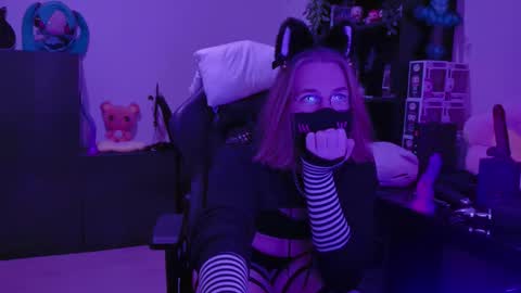 Blue online show from February 15, 6:48 pm