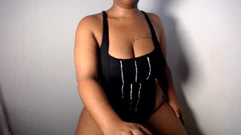 Snapshot of blueyivy chatting on June 27, 8:30 am Babygirl online show from June 27, 8:30 am