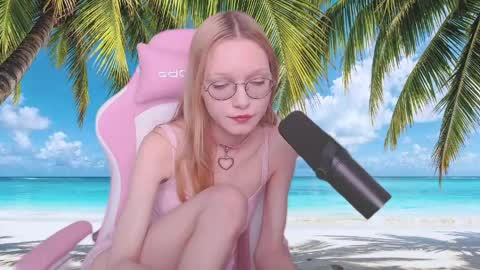 Snapshot of blush_alert chatting on June 2, 9:00 am Diana online show from June 2, 9:00 am