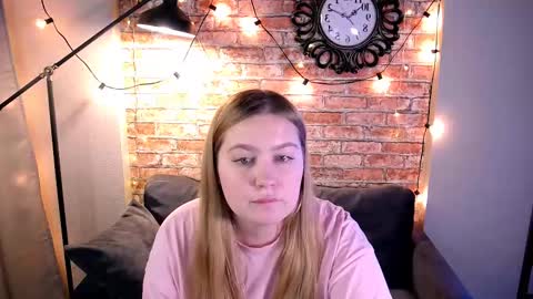 Snapshot of blush_ellie chatting on December 11, 7:36 pm Ellie3 online show from December 11, 7:36 pm