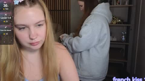 Snapshot of blush_ellie chatting on December 15, 3:20 pm Ellie3 online show from December 15, 3:20 pm