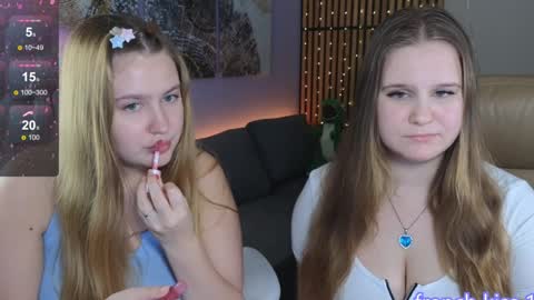 Snapshot of blush_ellie chatting on December 15, 6:26 pm Ellie3 online show from December 15, 6:26 pm