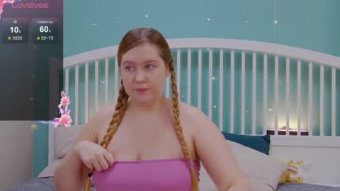 Snapshot of blush_ellie chatting on February 21, 1:00 pm Ellie3 online show from February 21, 1:00 pm