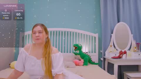 Snapshot of blush_ellie chatting on February 26, 5:39 pm Ellie3 online show from February 26, 5:39 pm