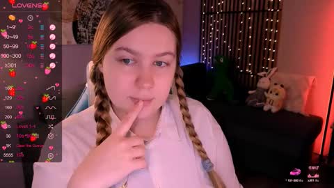 Snapshot of blush_ellie chatting on September 21, 8:21 pm Ellie3 online show from September 21, 8:21 pm