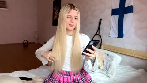 Snapshot of blushandburn chatting on May 28, 9:28 am Delle online show from May 28, 9:28 am