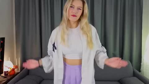 Snapshot of blushvenom chatting on November 10, 3:55 pm Elina Next broadcast online show from November 10, 3:55 pm