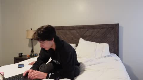 Snapshot of bluskyzz chatting on February 12, 5:26 pm BluSky online show from February 12, 5:26 pm