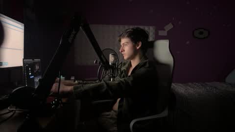 Snapshot of bluskyzz chatting on December 15, 5:12 am BluSky online show from December 15, 5:12 am