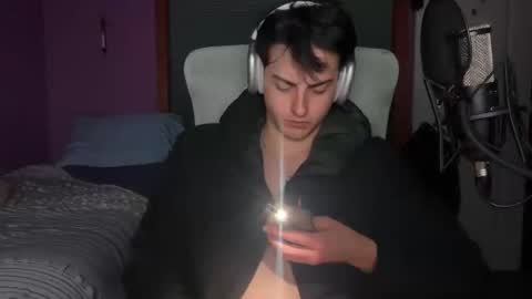 Snapshot of bluskyzz chatting on December 20, 6:09 am BluSky online show from December 20, 6:09 am