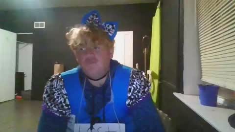 Snapshot of bmiddleton1717 chatting on November 9, 10:46 am SirMopBucket online show from November 9, 10:46 am