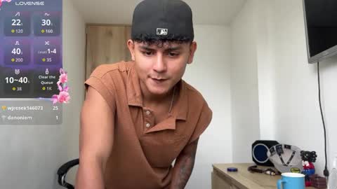 Bob  INDEPENDENT MODEL online show from April 7, 5:24 pm