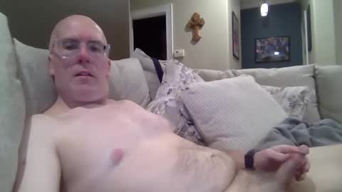 Snapshot of bobblehead31382 chatting on February 19, 10:39 pm bobblehead31382 online show from February 19, 10:39 pm