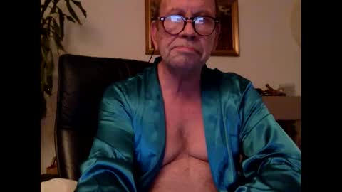 Snapshot of bobby516996 chatting on January 1, 6:16 pm bobby516996 online show from January 1, 6:16 pm