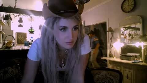 Snapshot of bobbyandsadie chatting on May 25, 4:18 am Bobby and Sadie online show from May 25, 4:18 am
